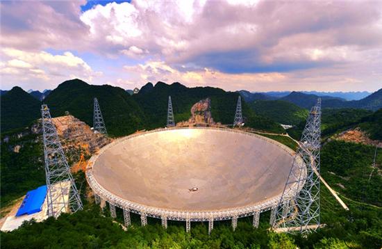 有着"超级天眼"之称的全球最大500米口径球面射电望远镜fast在贵州