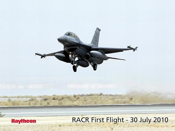 2010年7月30日，美国空军一架F-16D型战斗教练机搭载雷神公司的RACR雷达，在加利福尼亚州爱德华兹空军基地进行了首飞。